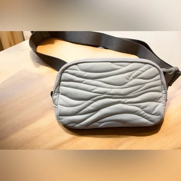 Lululemon Team Canada Olympic light beige/cream belt bag. - Picture 3 of 5